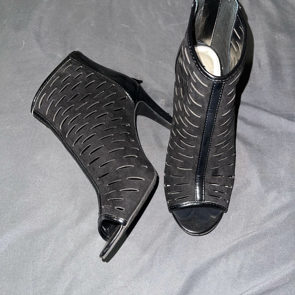 Heels - Picture 2 of 3